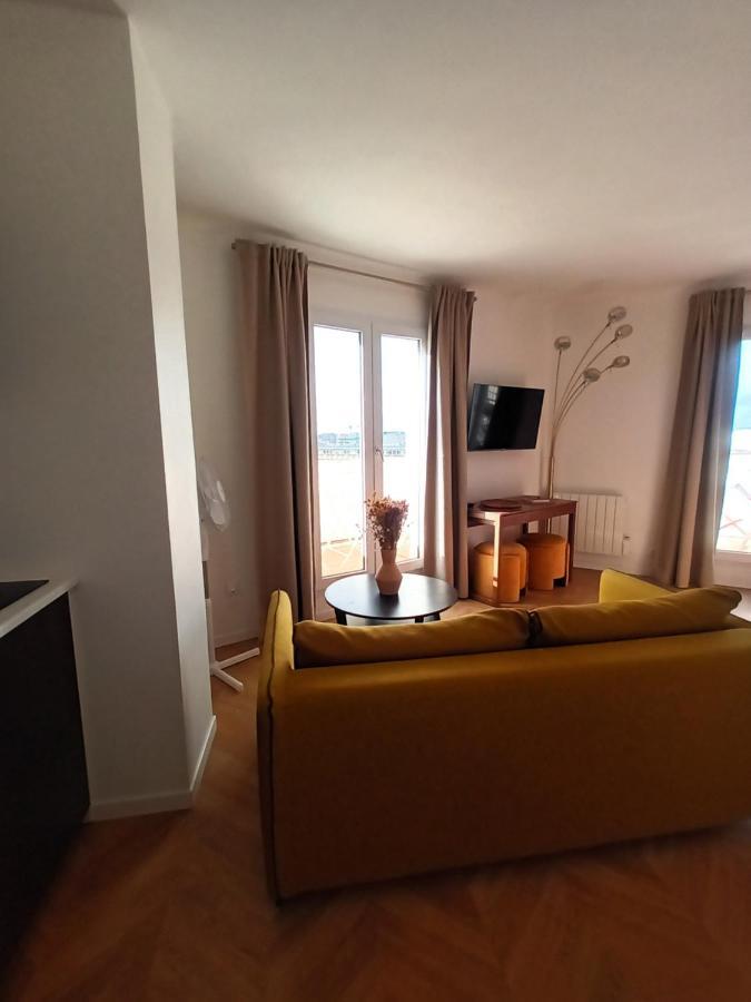 Paris Balcony Top Floor Room Exterior photo