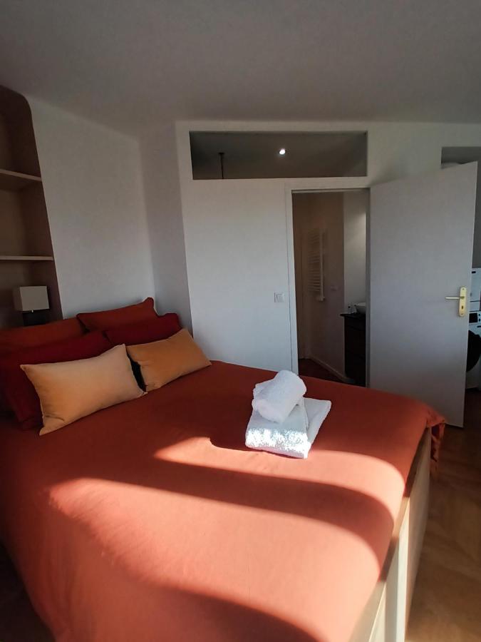 Paris Balcony Top Floor Room Exterior photo