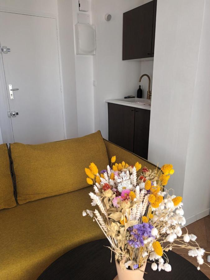 Paris Balcony Top Floor Room Exterior photo