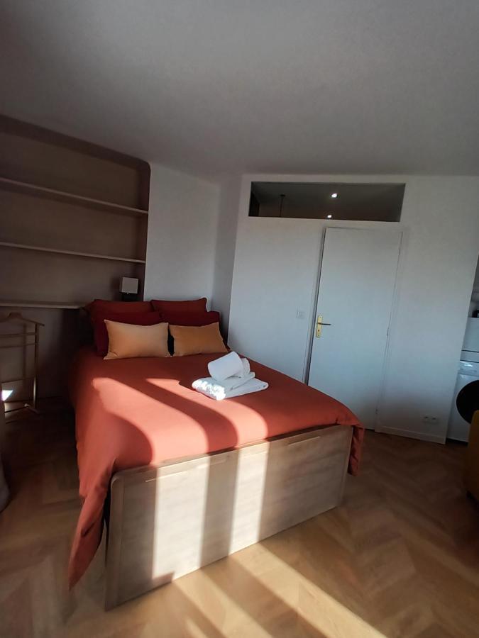 Paris Balcony Top Floor Room Exterior photo